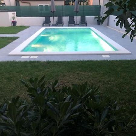 Leneda Apartments With Pool 普拉 外观 照片