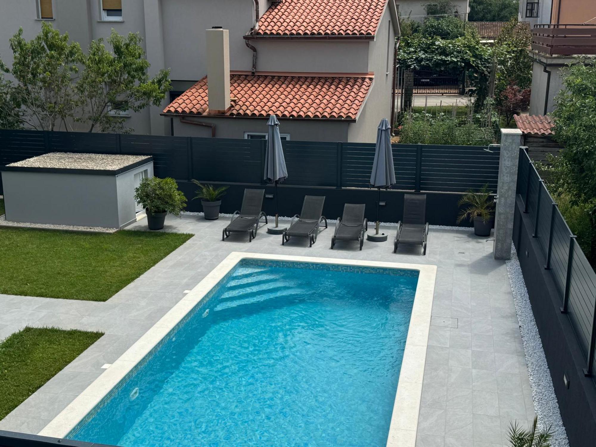 Leneda Apartments With Pool 普拉 外观 照片